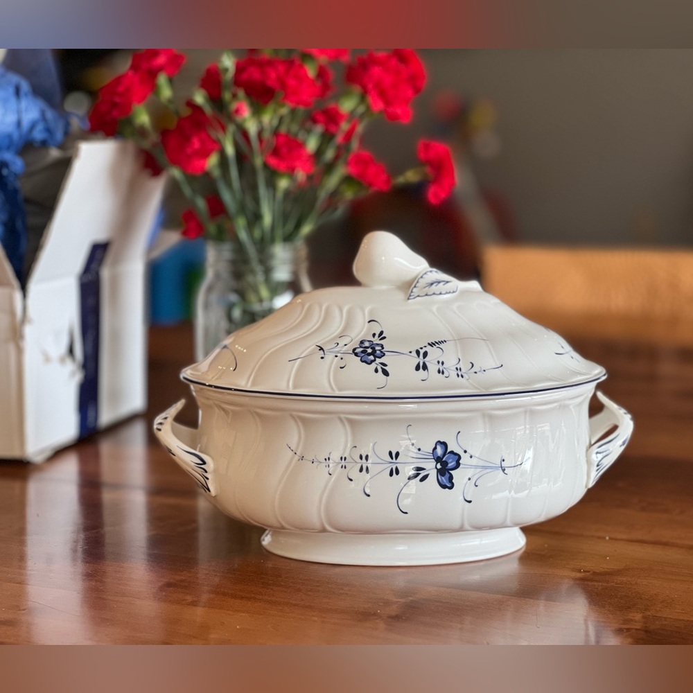 NWT Villeroy & Boch Old Luxembourg Oval soup tureen 84.6 oz.